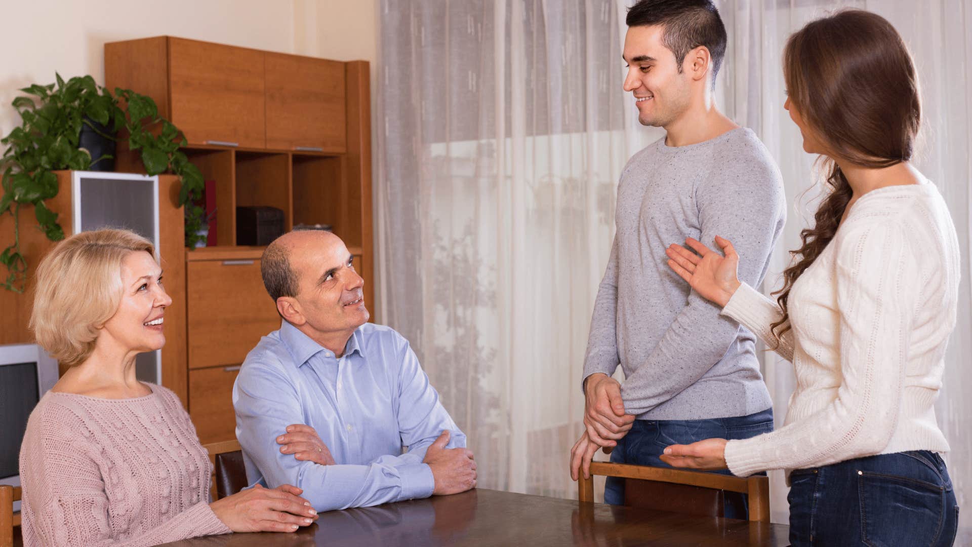 manipulative man meeting parents by playing the patsy