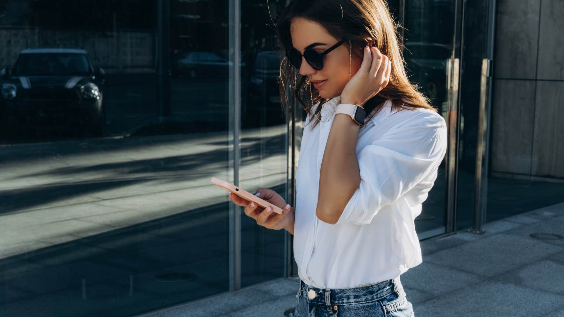 embarrassing ways middle-class people pretend to be rich while they stay broke upgrading your phone because a new one came out 