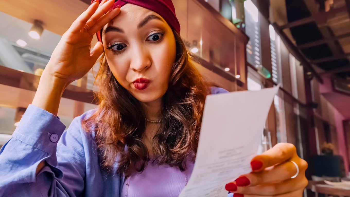 Embarrassing Ways Middle Class People Pretend To Be Rich While They Stay Broke Embarrassing Ways Middle Class People Pretend To Be Rich While They Stay Broke