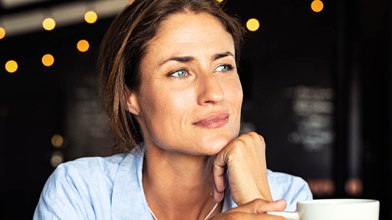 How To Experience All The Benefits Of A Gratitude Practice, Even When Times Are Rough Woman experiencing the benefits of gratitude practice.