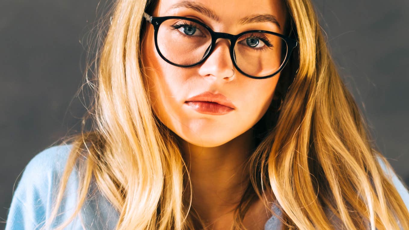 Harmless Habits That Instantly Signal You’re Not As Smart As You Think Harmless Habits That Instantly Signal You’re Not As Smart As You Think
