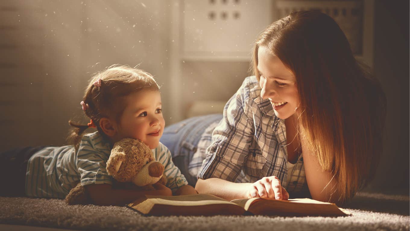 Having This Many Kids Is The Least Stressful, According To Research mom enjoying a stress-free moment with her daughter