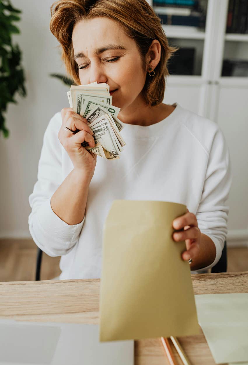 hourly worker holding money