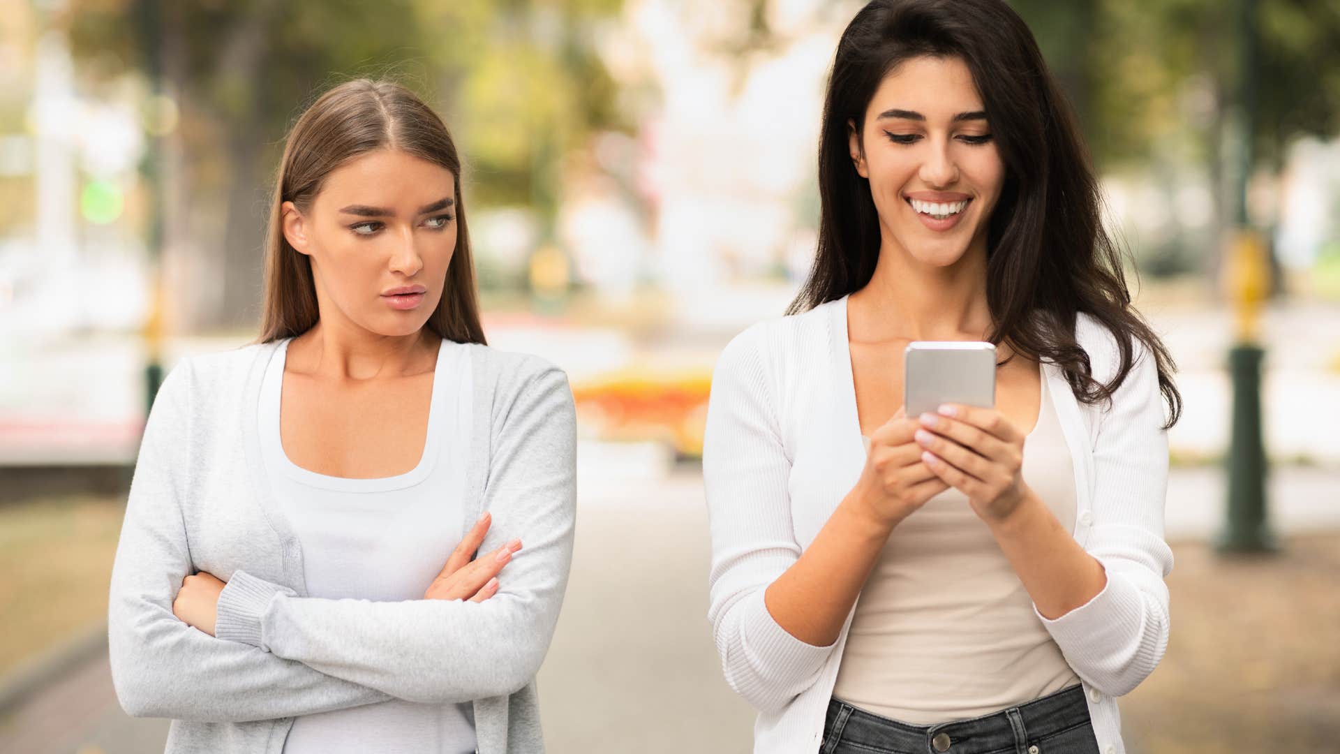 innocent habits that instantly annoy people with sharp minds mindless phone checking 