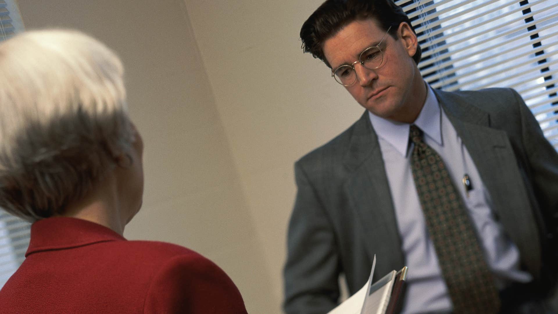 innocent habits that instantly annoy people with sharp minds being vague with answers 