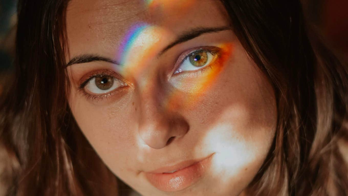 Psychologists Say Highly Intelligent People Say This Is Their Favorite Color An intelligent person favors a specific color.