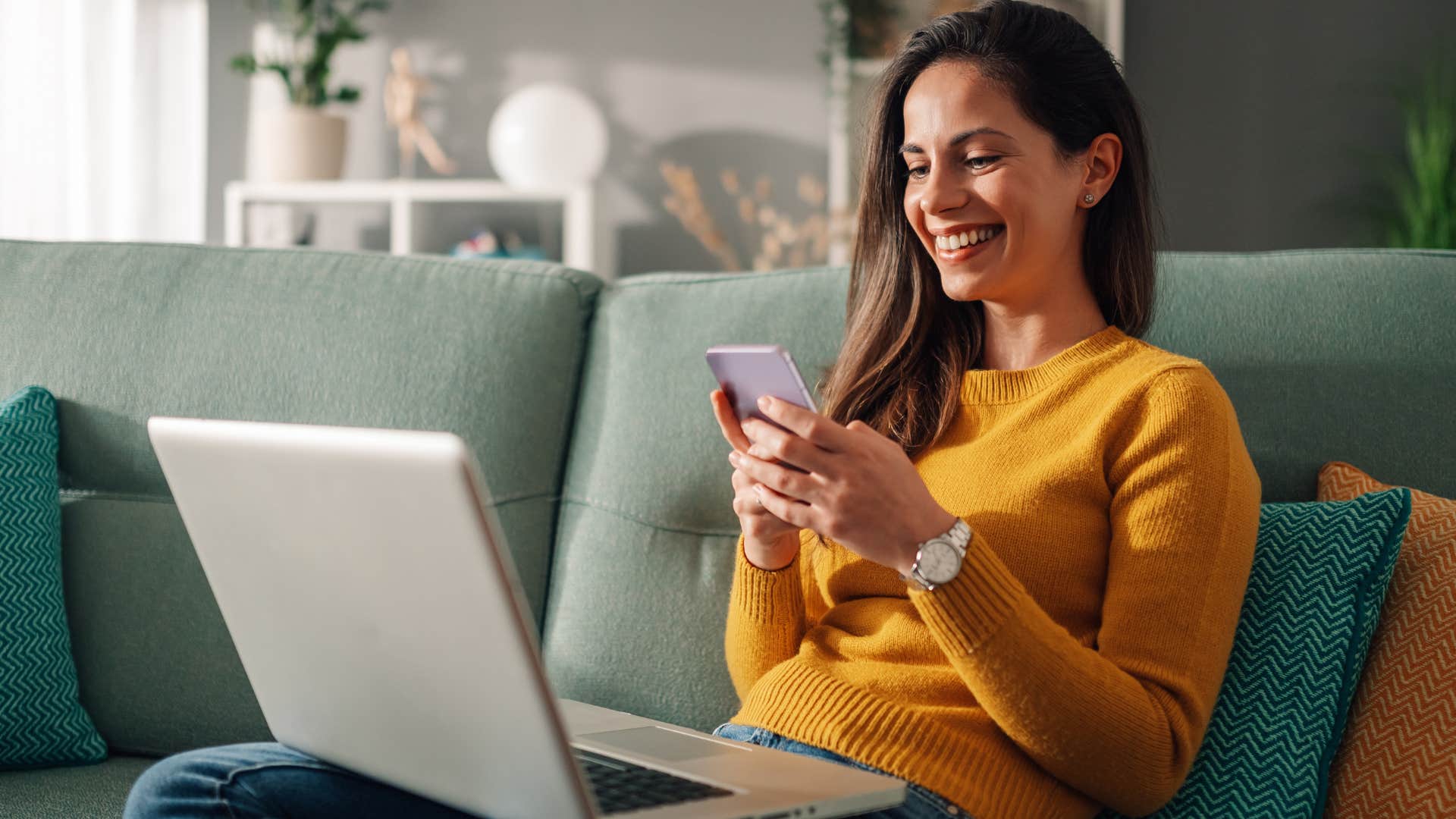 Woman working at home with a timer or hourglass on her phone.