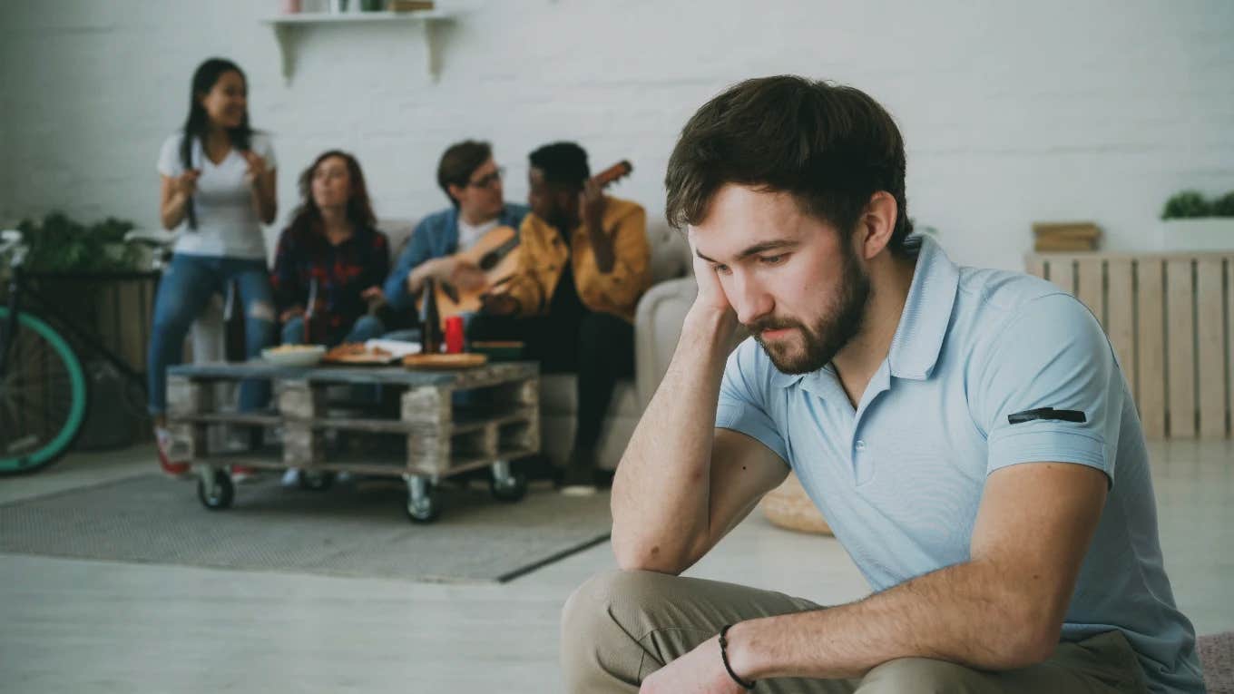 Man Who Doesn’t Drink Criticized By Friends For Refusing To Split Costs For A Party Equally Man who doesn’t drink criticized by friends for refusing to split costs for a party equally