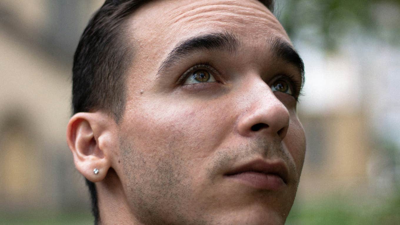 Half Of Men Admit This Common Beauty Trend Actually Repels Them, According To Research Man is repelled by a beauty trend.
