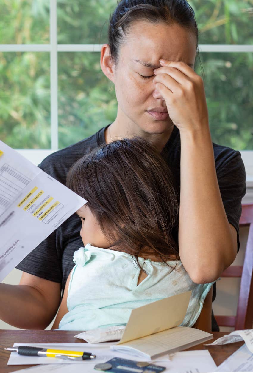 mom thinks the idea that woman can have it all is a con, partially because of financial stress
