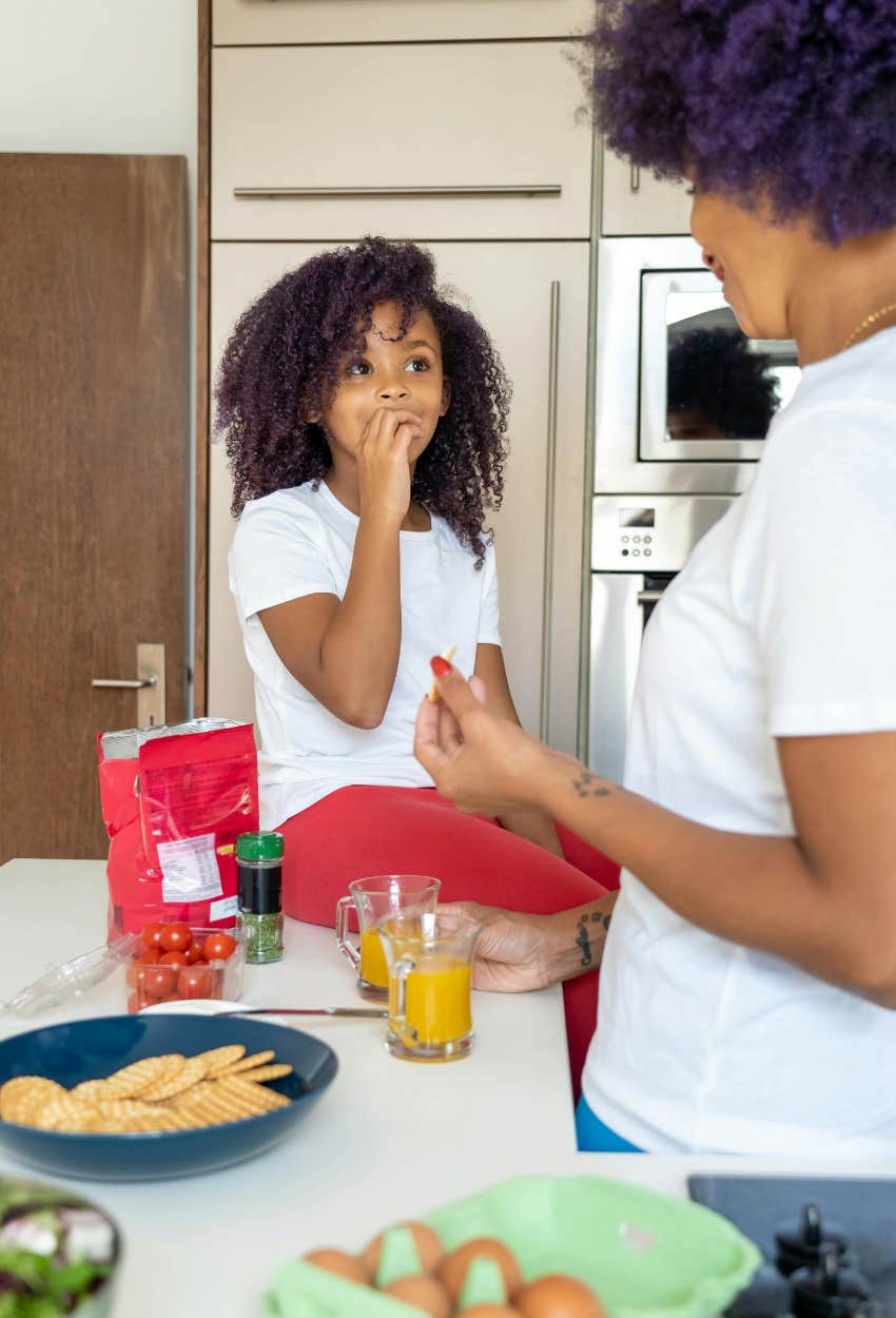 mom teaching kids to be healthy and save money by limiting snacks