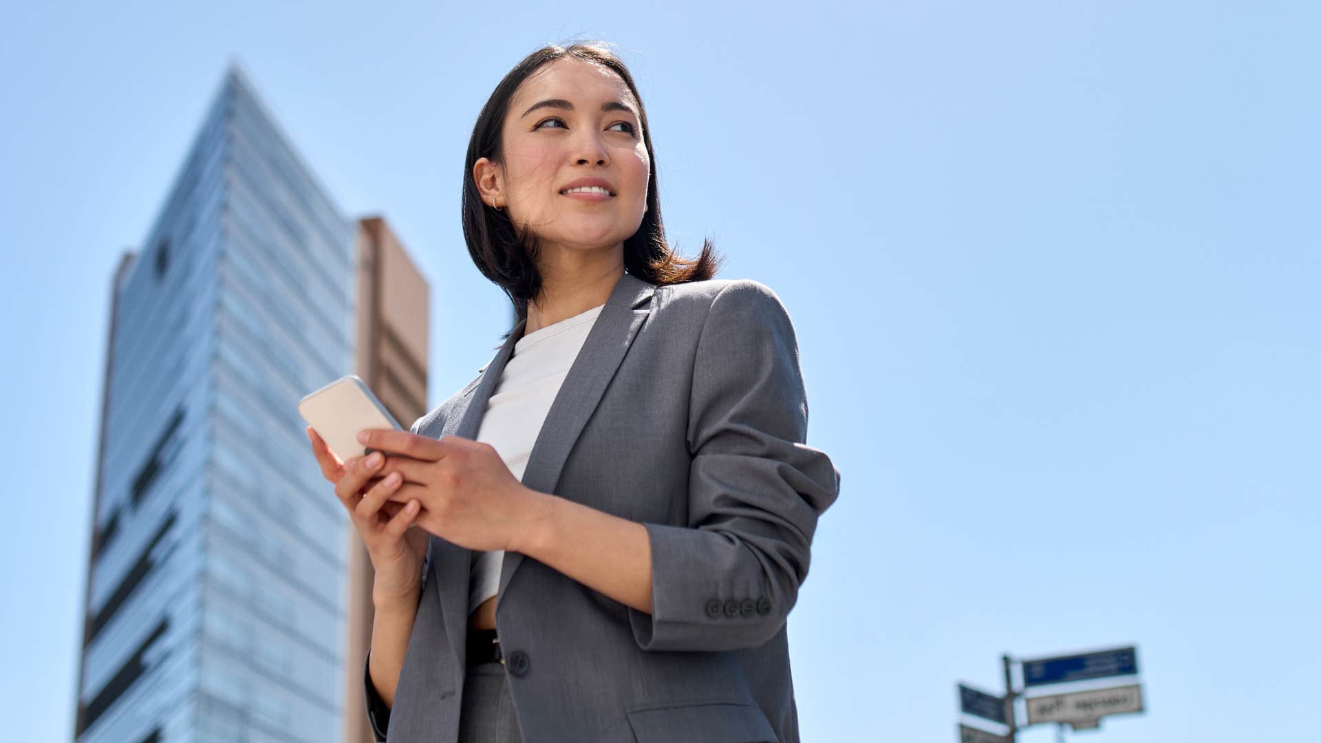 woman in a big city noticing everyone's in a rush
