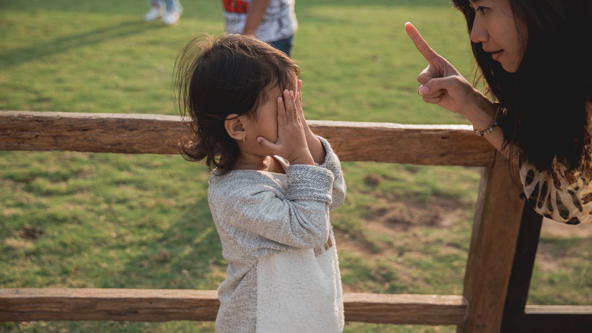 people-who-grew-up-tiptoeing-around-one-parent-usually-struggle-these-things-conflict avoidance-suppressing-emotions 