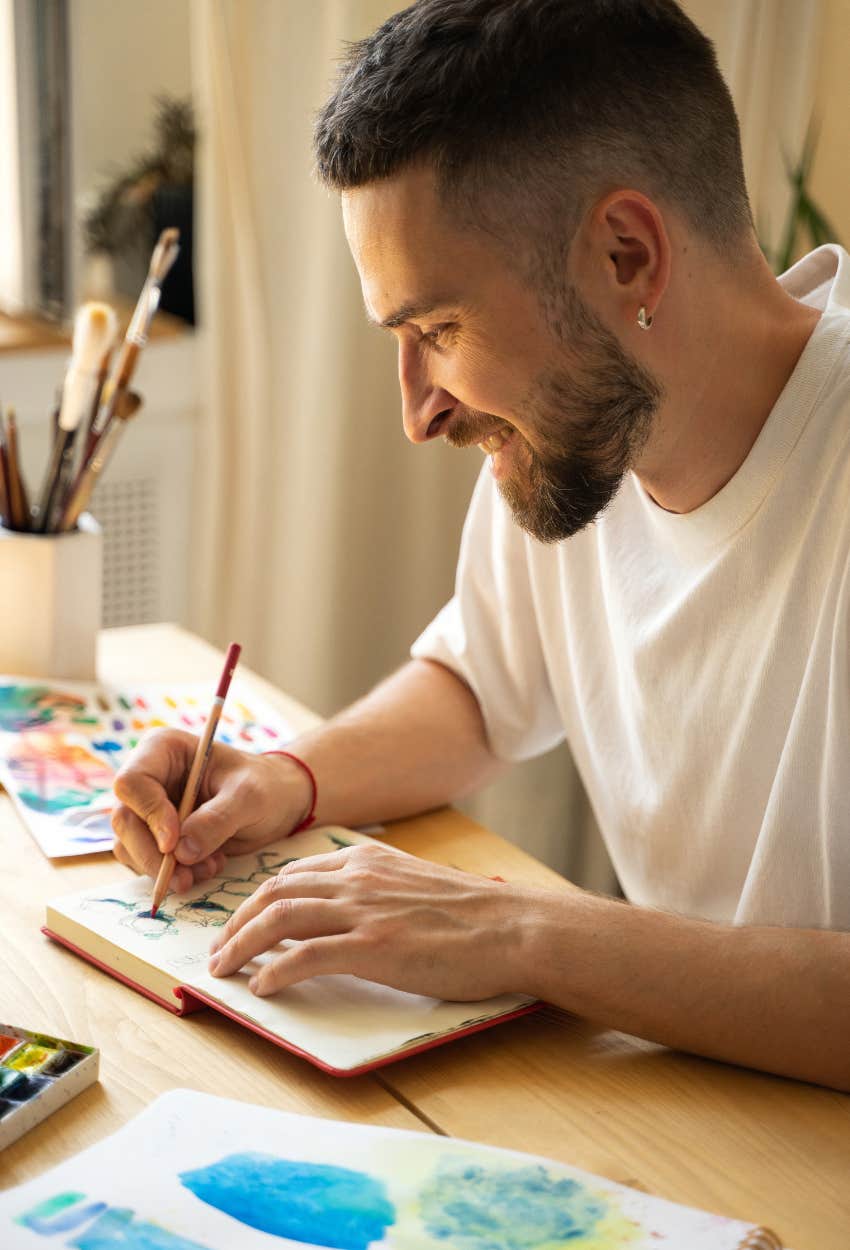 Man thriving thanks to his hobby of drawing and painting