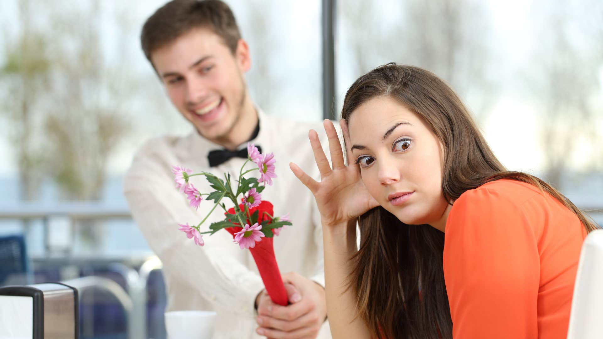 woman with a yes man that is dishonest