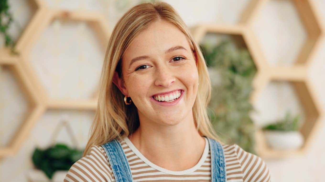 Phrases People Who Were Raised By Southern Parents Say That Confuse Everyone Else southern young woman in overalls smiling