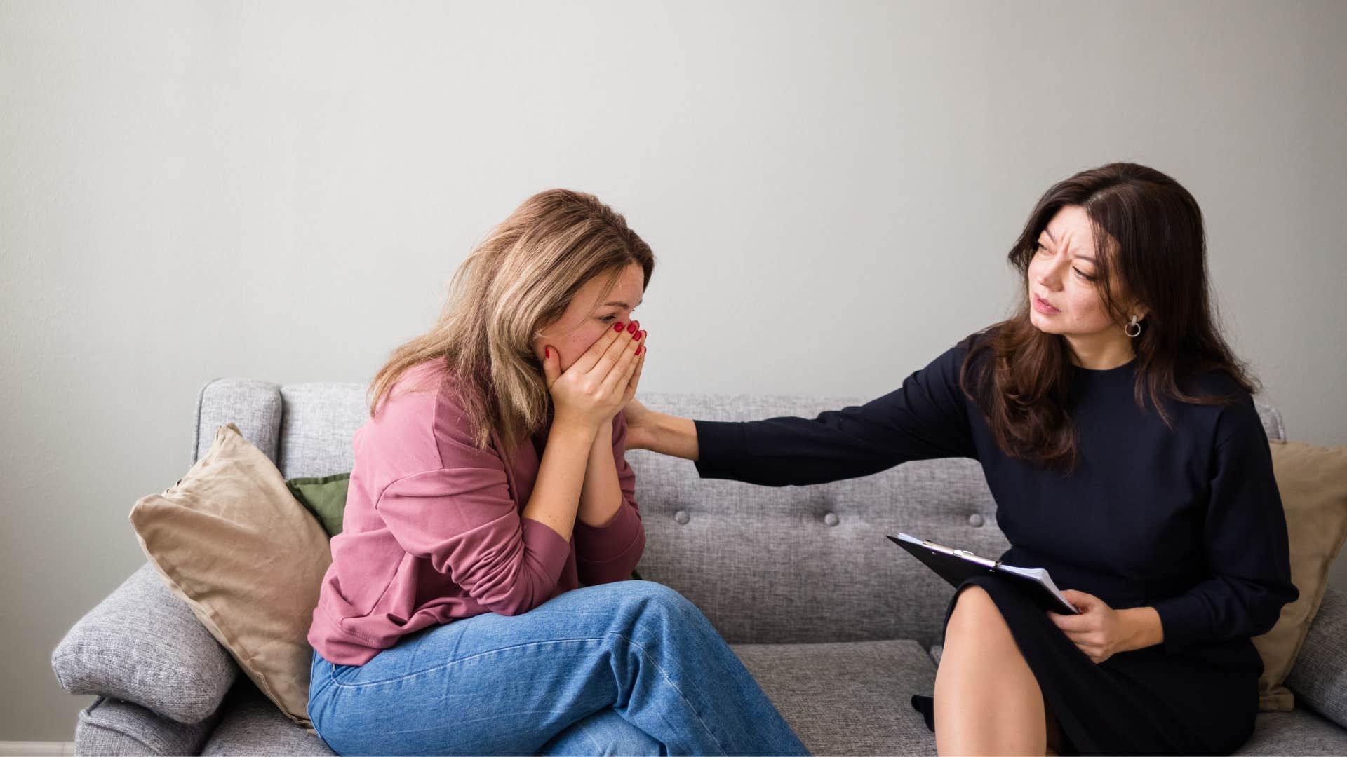 woman ready to divorce asking the question if she has qualified therapist