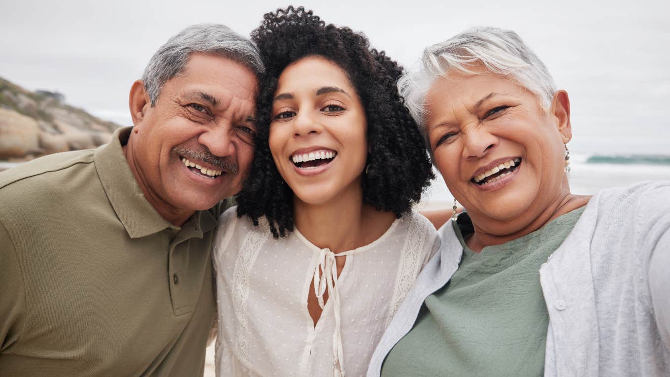 Reasons People Who Avoid Hanging Out With Anyone But Their Immediate Family Usually Have adult woman hanging out with her parents