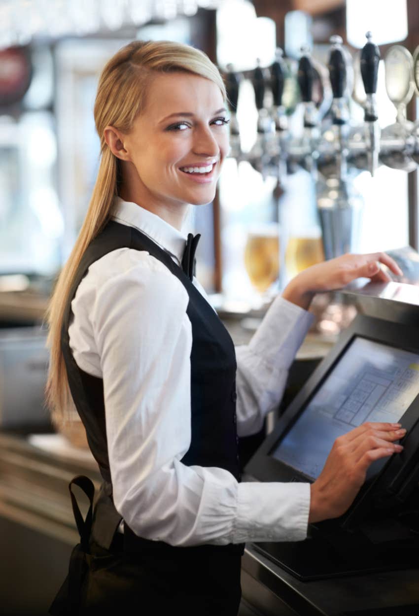 Server who accepted a huge tip from creepy customer