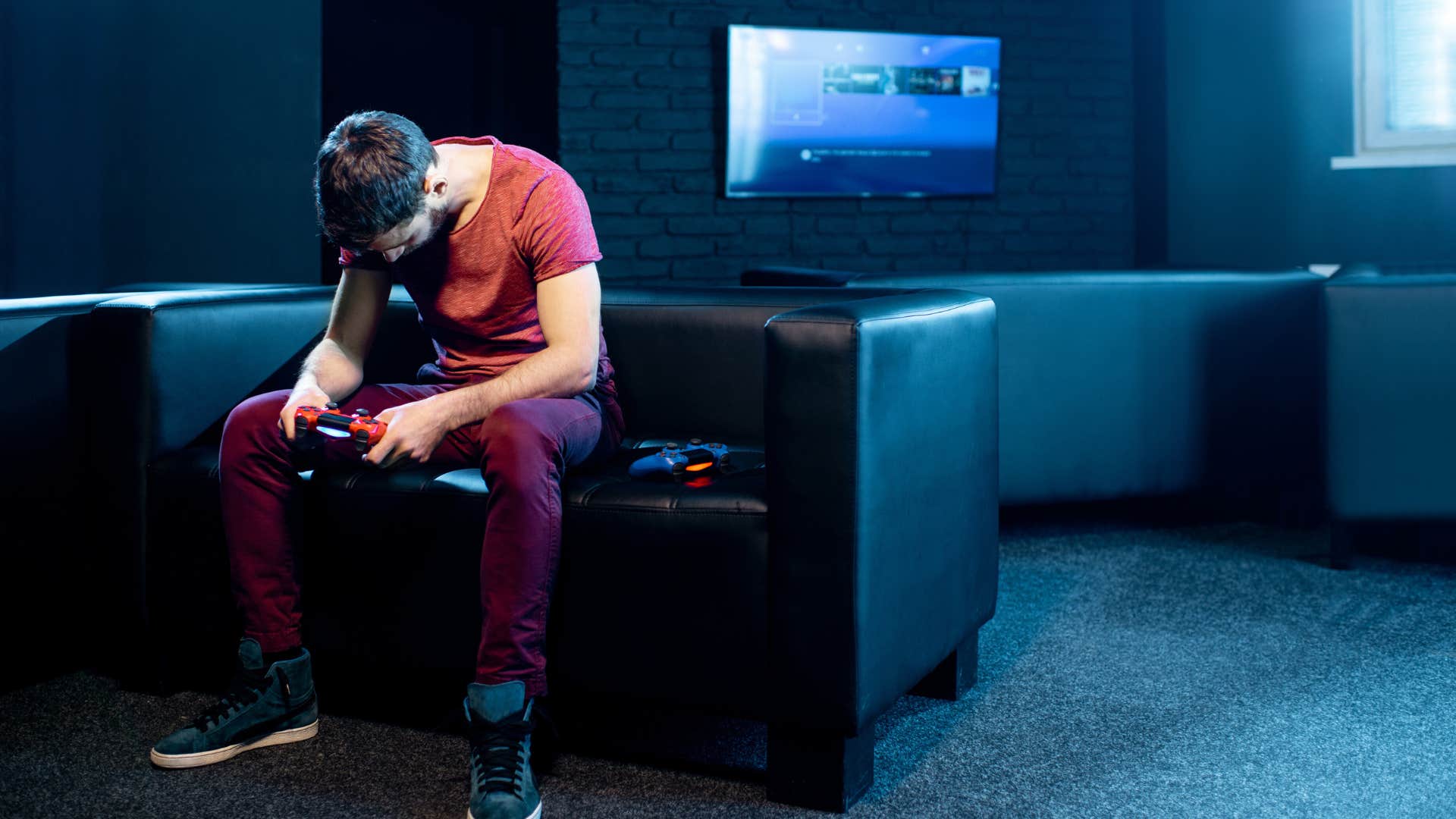subtle habits of men who feel more comfortable being unhappy all the time they distract themselves from their emotions 