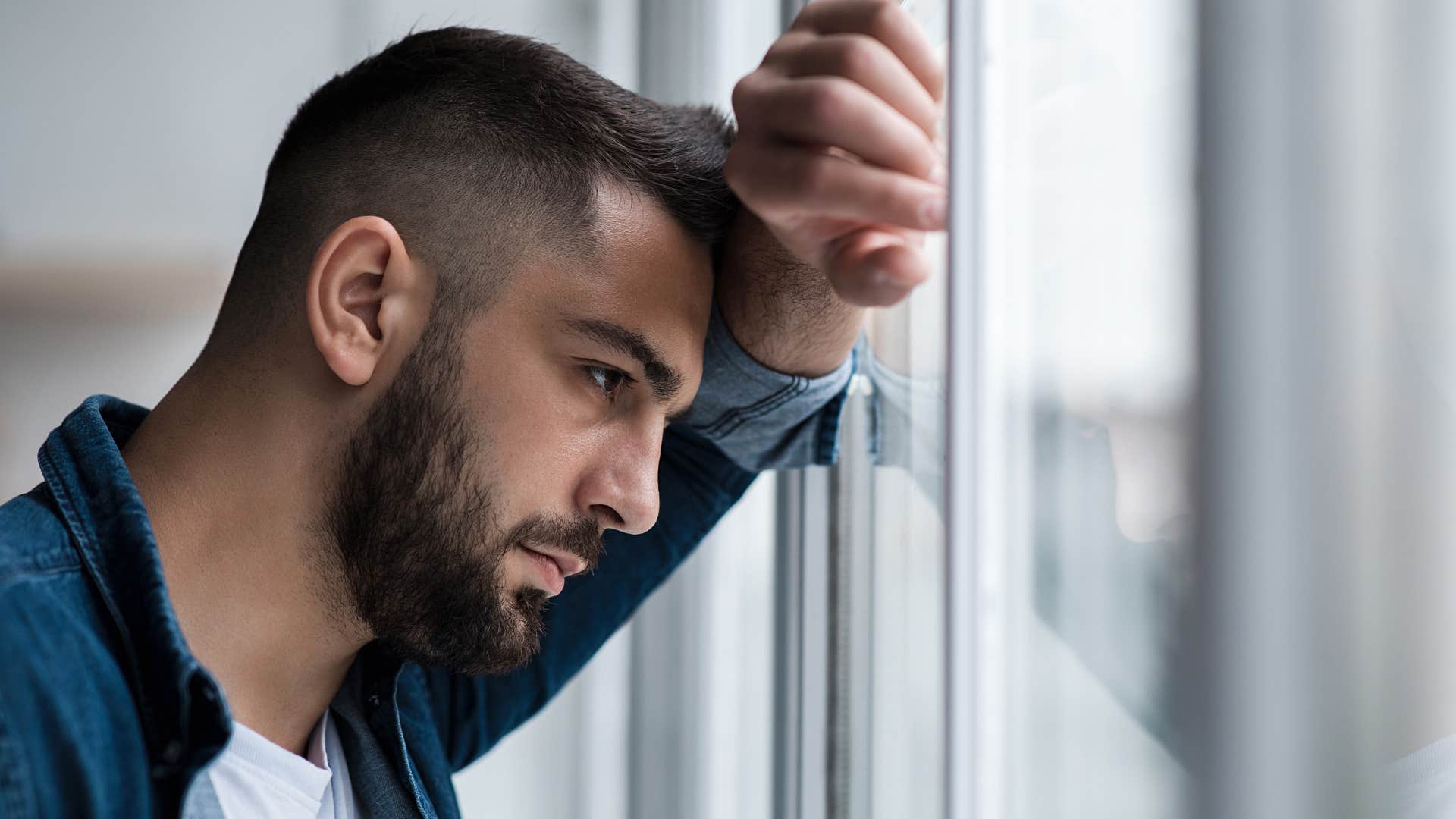 subtle habits of men who feel more comfortable being unhappy all the time they minimize positive experiences 