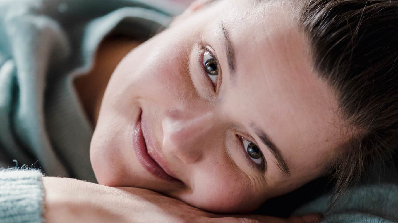 Sweet And Purely Emotional Skills That Men Find More Attractive Than Any Physical Trait, According To Experts Woman has sweet emotional skills that men find attractive.
