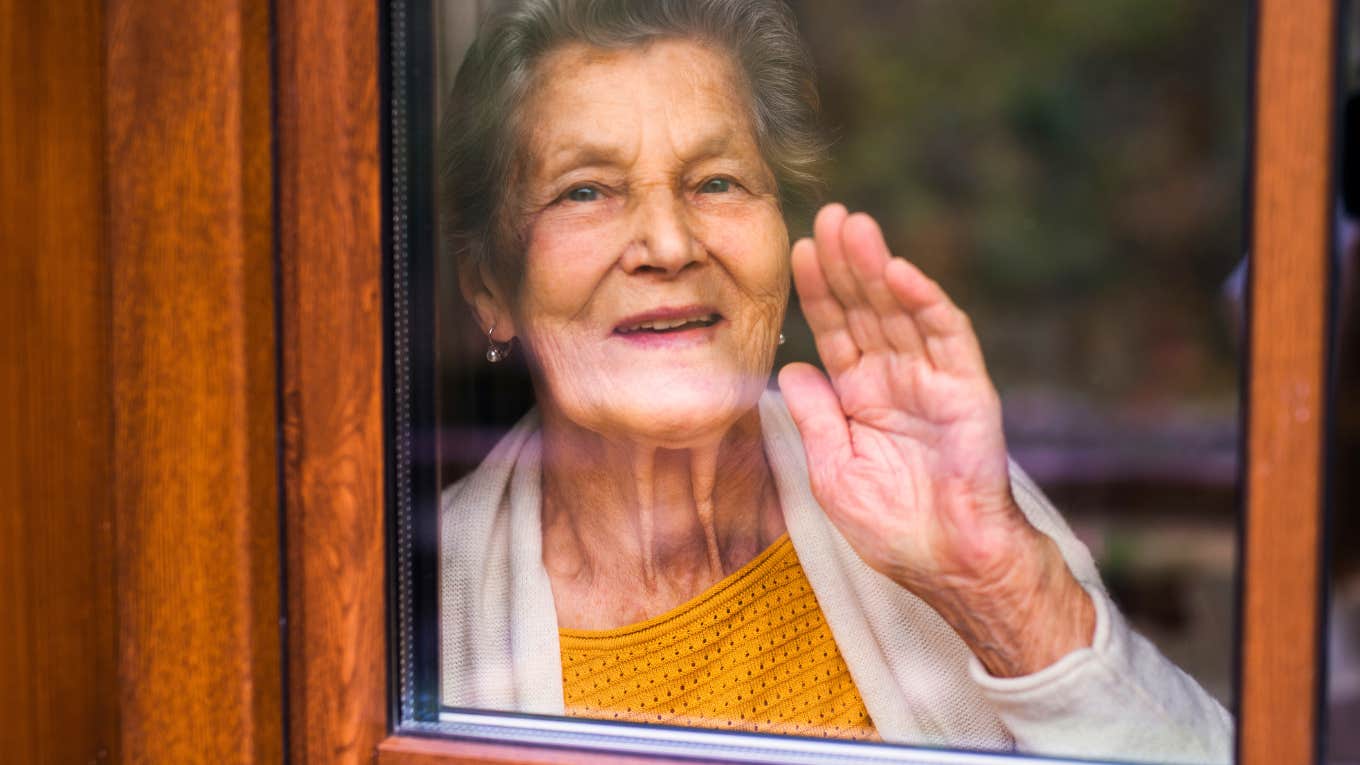 Things Frugal People Notice When They're Invited To Someone Else's House Things Frugal People Notice When They're Invited To Someone Else's House