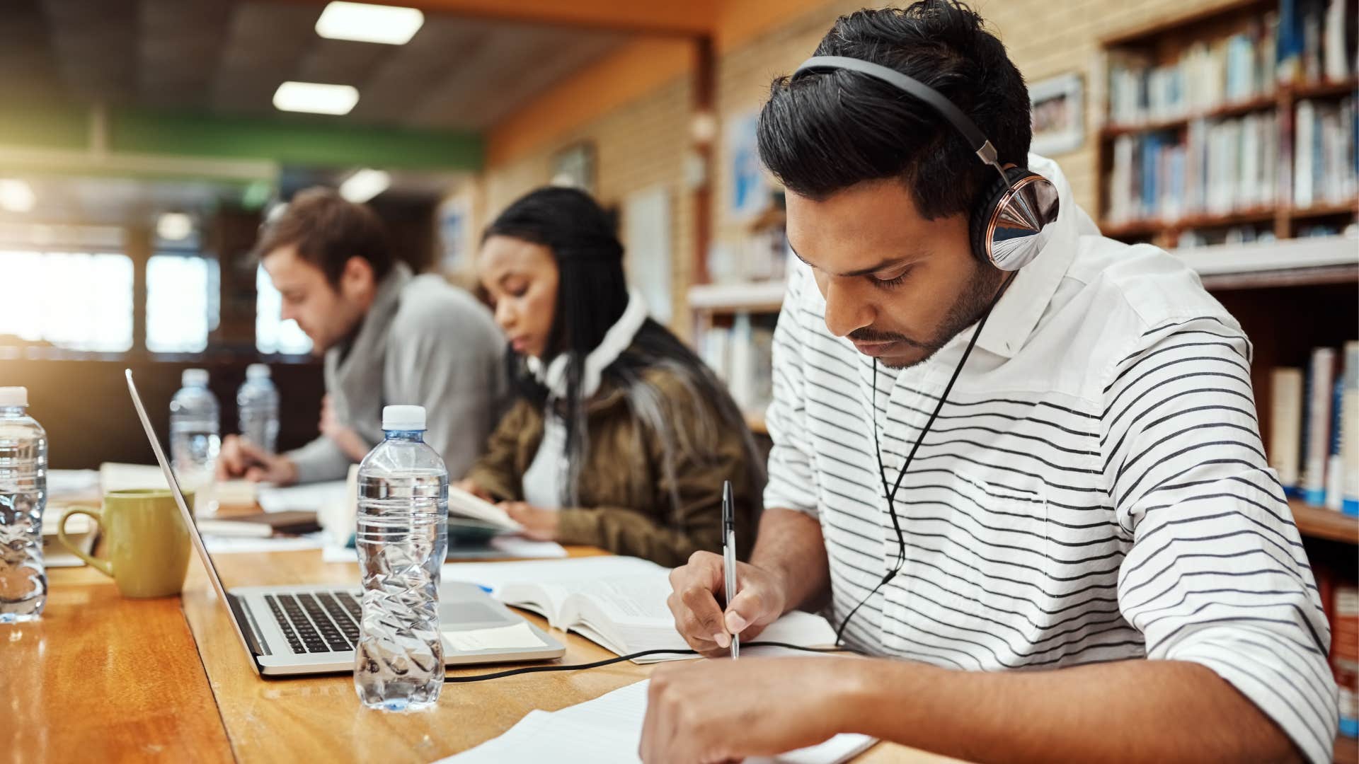 gen z man who does not know how to write in cursive