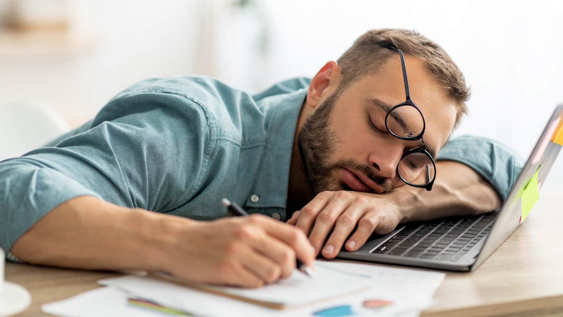 lazy man who lacks urgency sleeping on his laptop