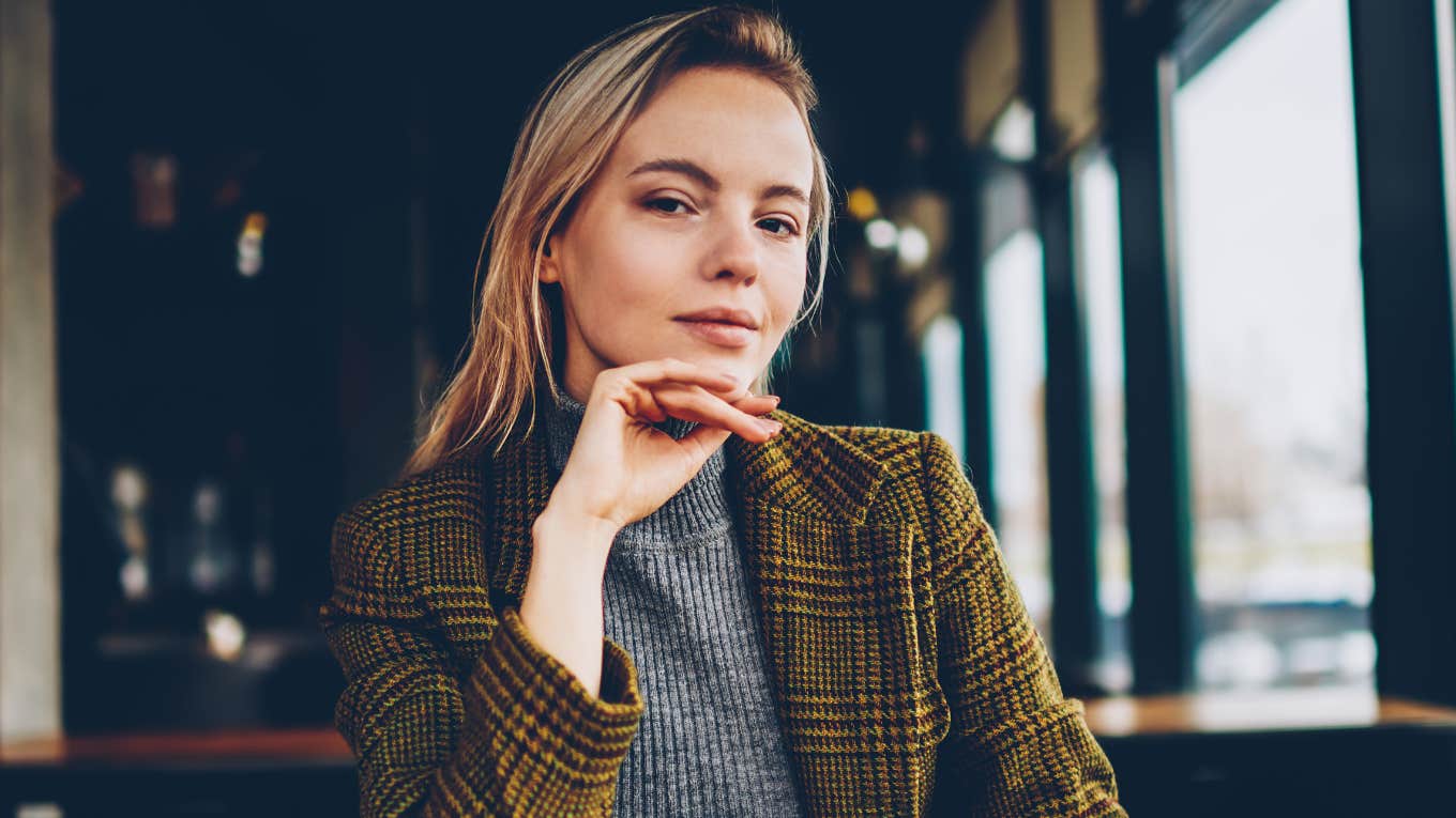 Things High IQ People Do Daily That Normal People Avoid At All Costs high iq intelligent woman with her hand on her chin