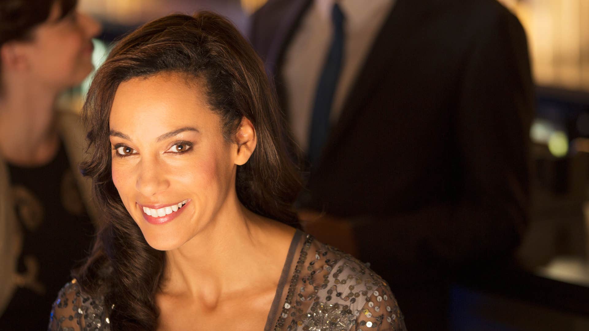 Graceful body language things that instantly make someone look high-class, according to psychology