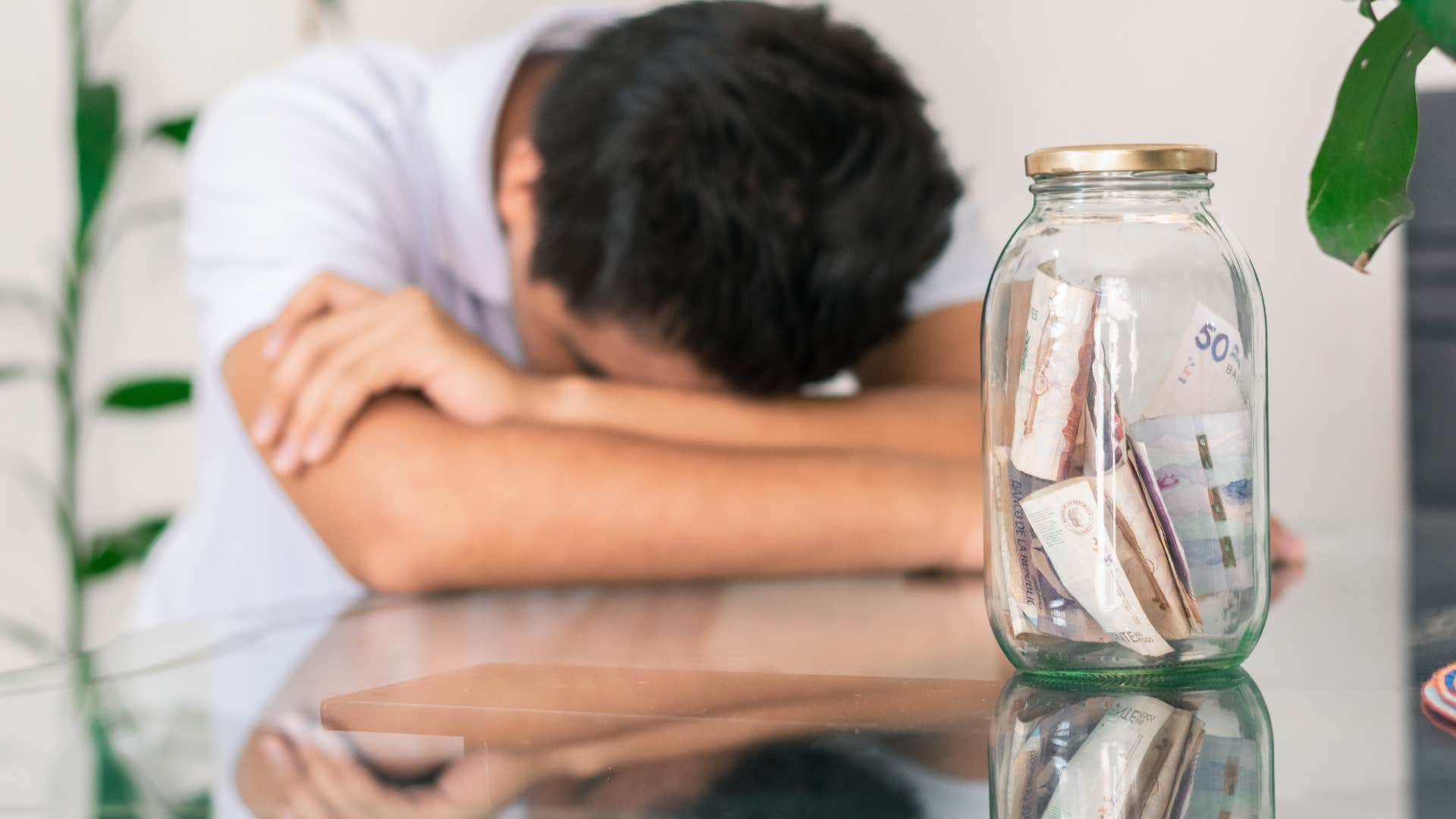 things that instantly make someone look low value, according to psychology bad financial habits 