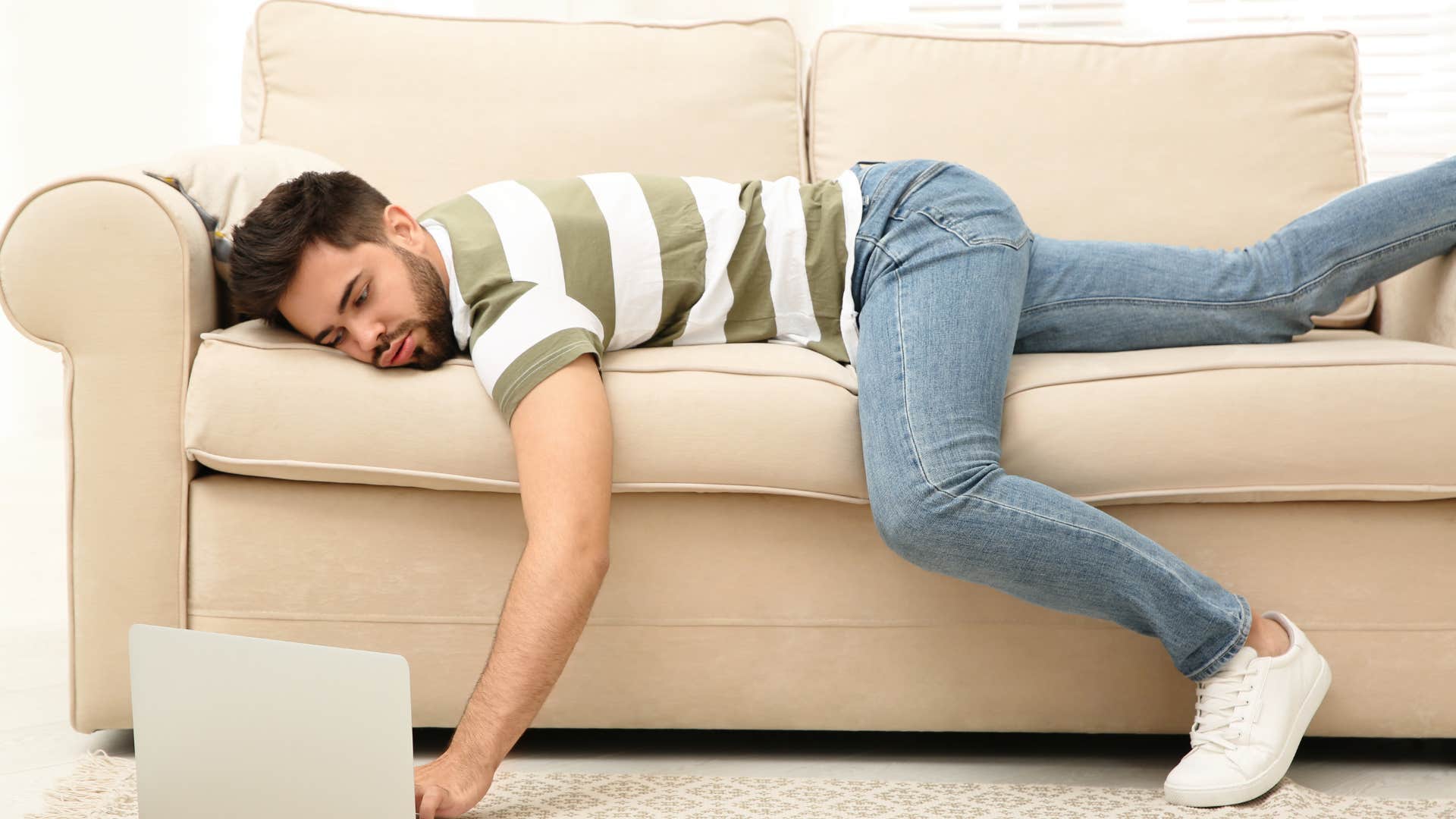 things that instantly make someone look low value, according to psychology no ambition 