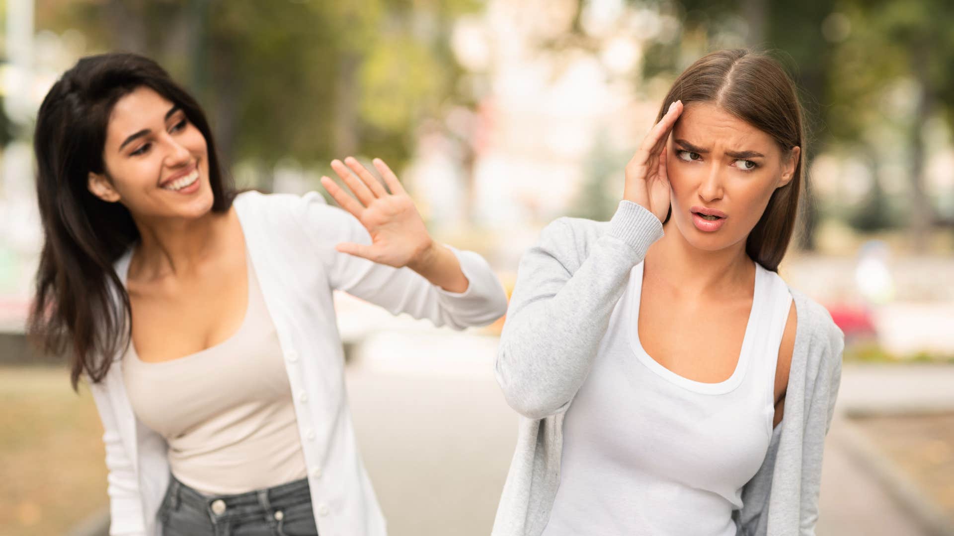 things that instantly make someone look low value, according to psychology odd body language 