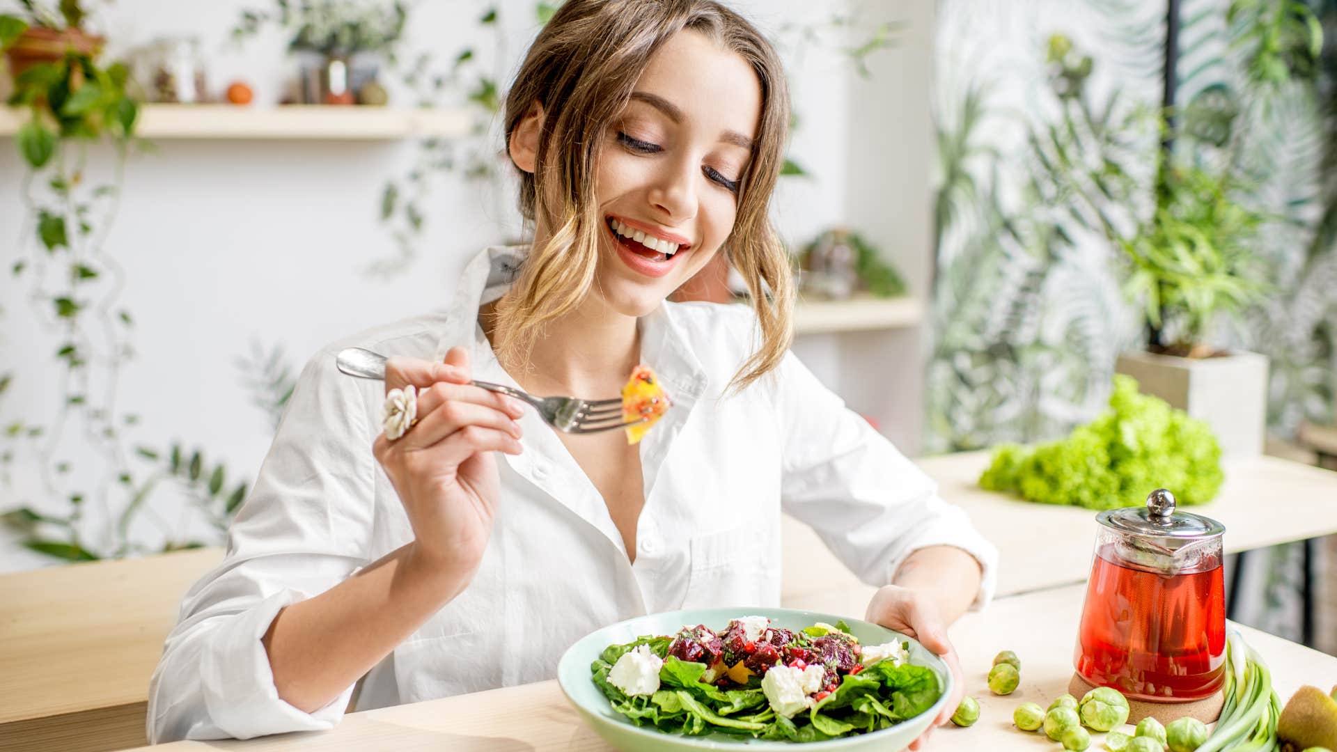 woman who is decluttering her entire life by healthy eating