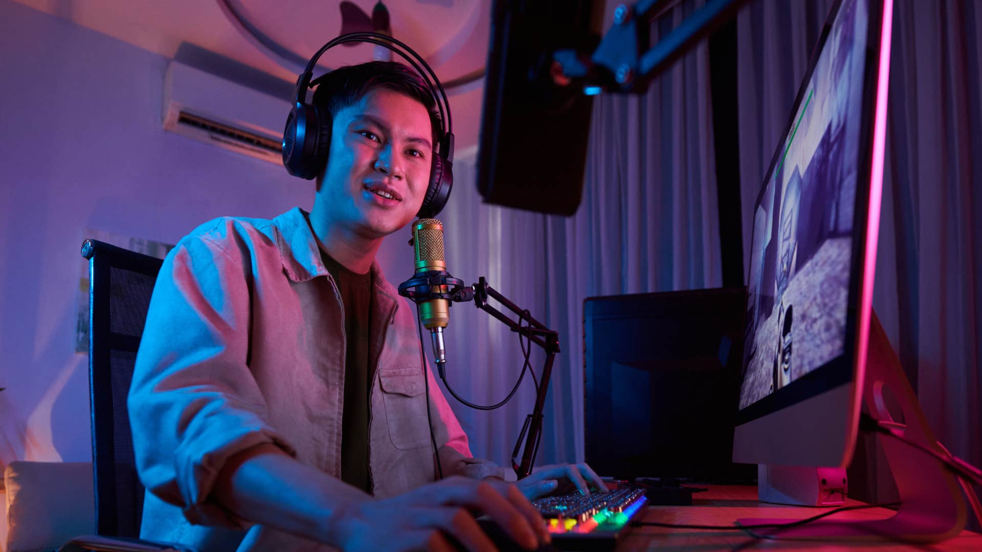a gen z man streams his gameplay for a new game as entertainment