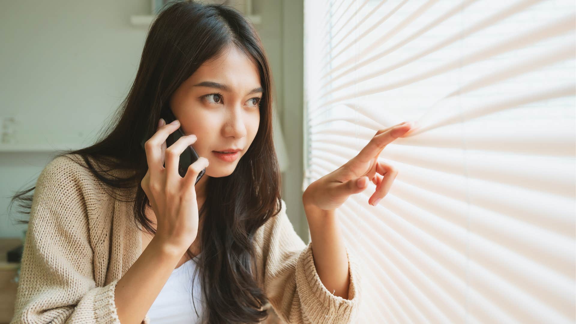 nervous woman sharing her location with her friend via phone