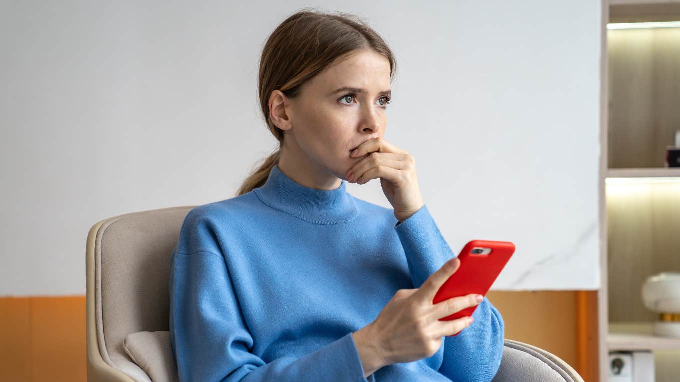 Things People Do On Social Media That Seem Normal But Are Actually Kind Of Insane confused and concerned young woman scrolling on social media