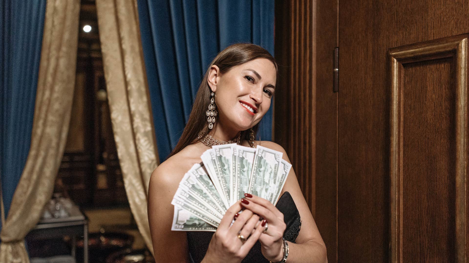things people raised by wealthy parents do that everyone else thinks is weird they dismiss the importance of money