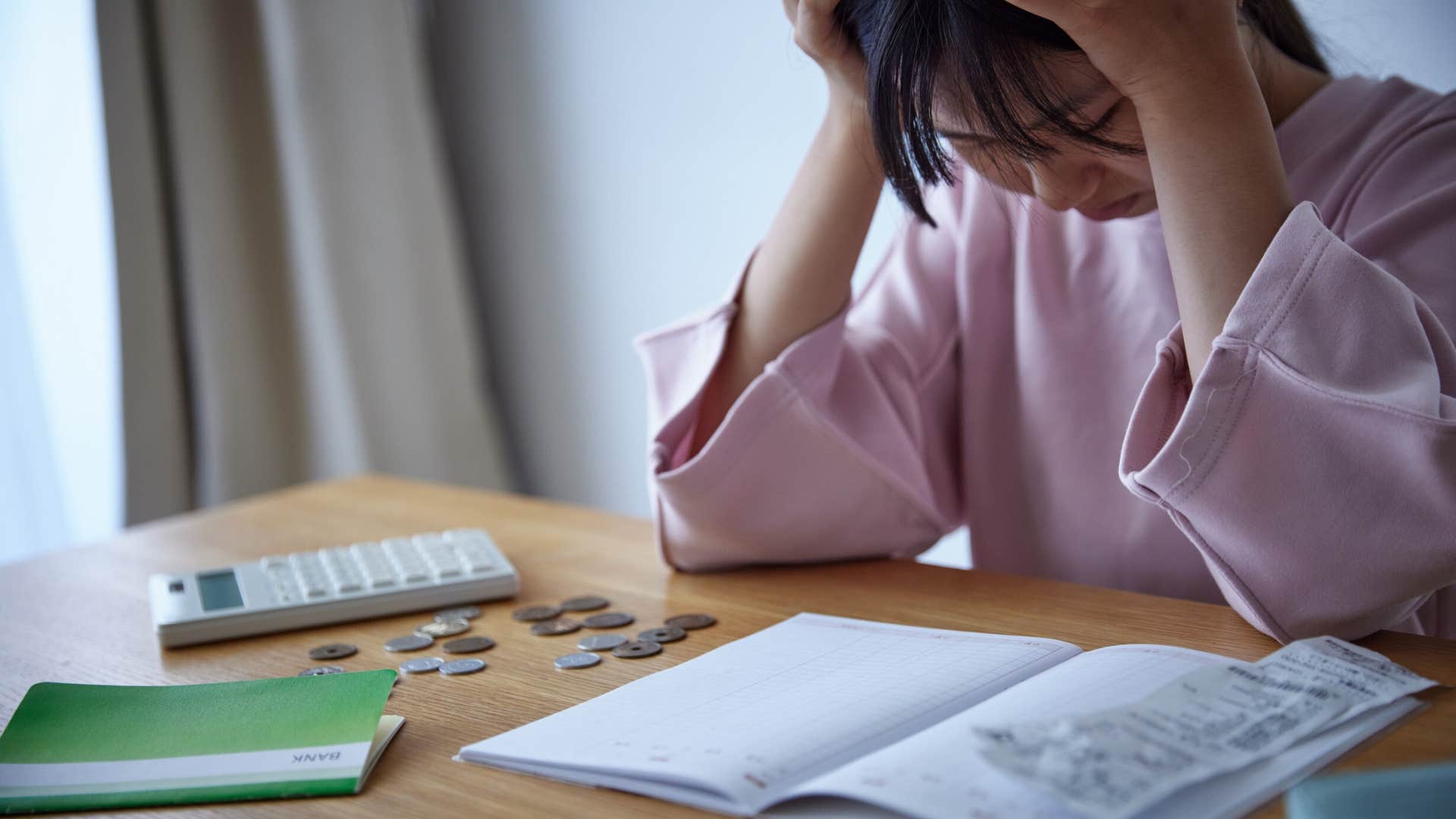 things people say when they’re trying to justify staying with the wrong person ‘I literally can’t afford to leave’