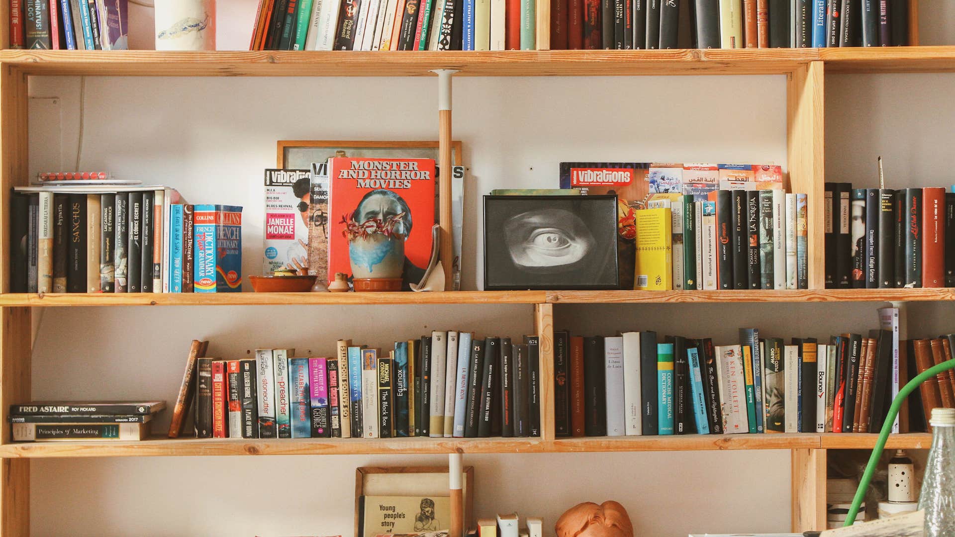 Books things people from wealthy families notice instantly when they enter a working-class home