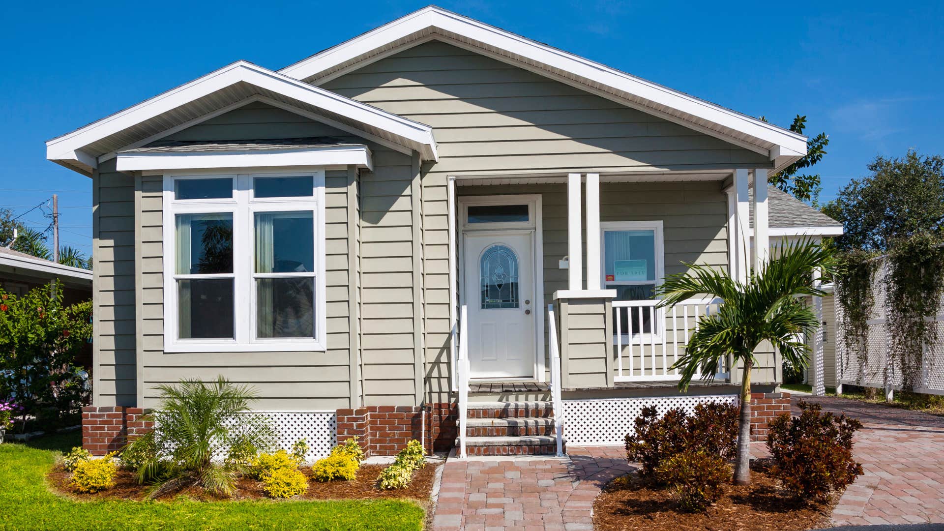 The size of the house things people from wealthy families notice instantly when they enter a working-class home