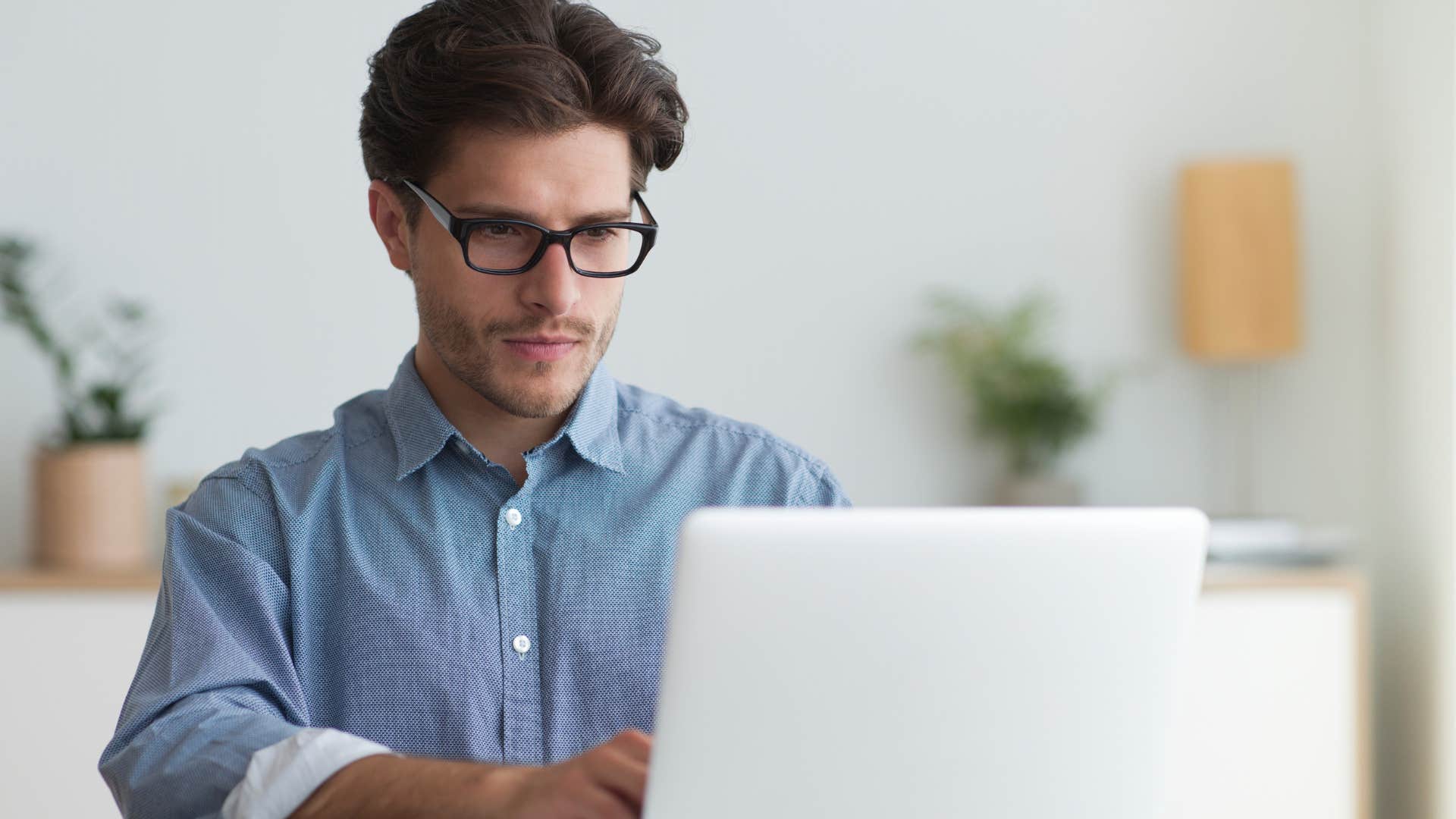 intelligent man debating people online who have zero sources to back up arguments