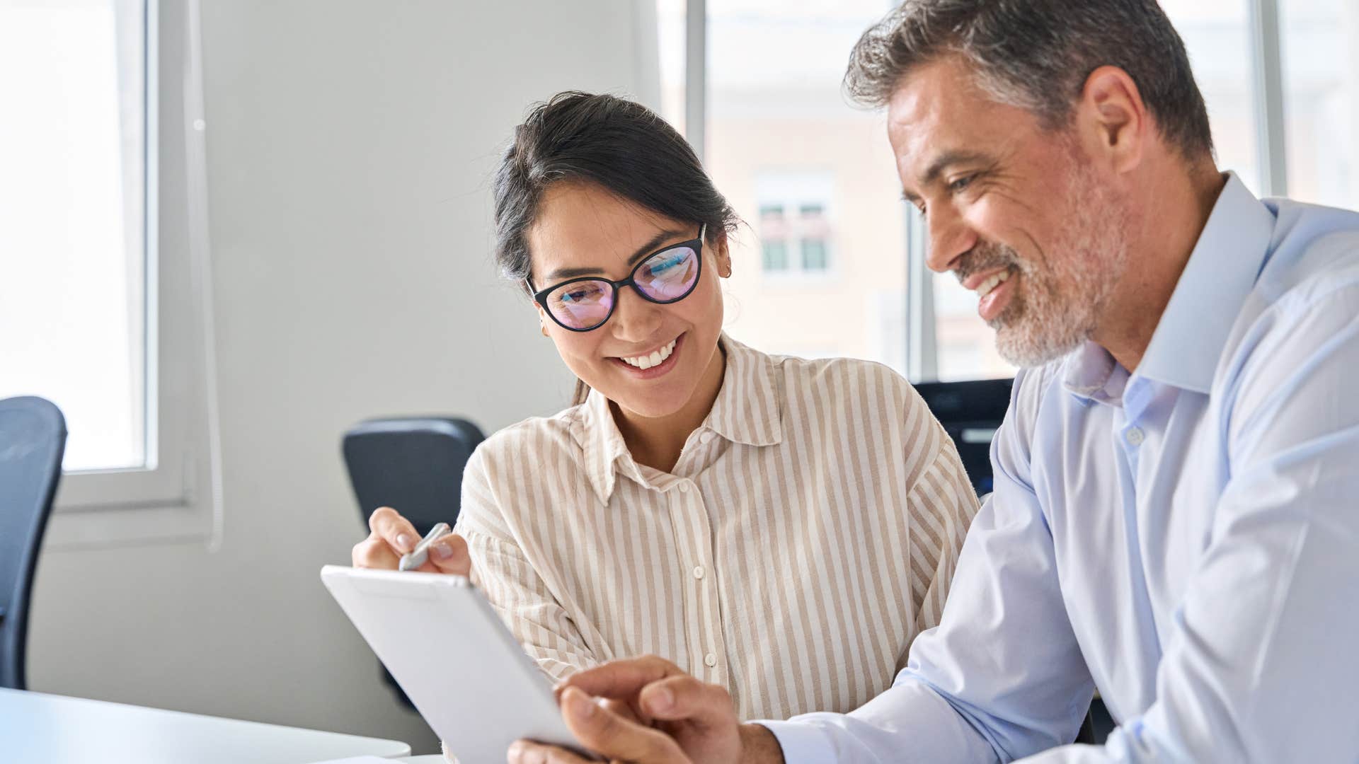 a boomer boss over explains basic tech usage to his younger employee
