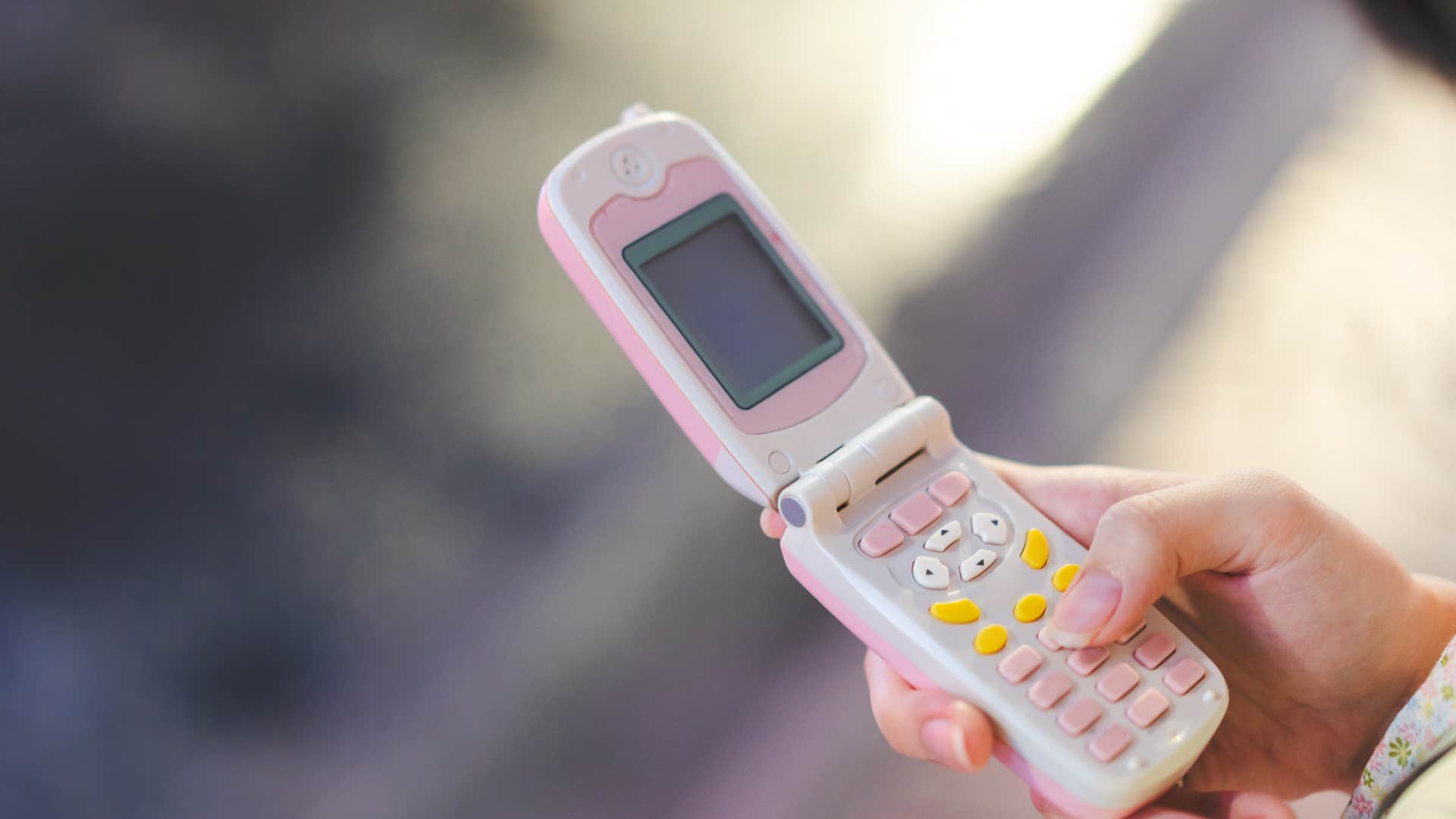 Flip phone makes comeback