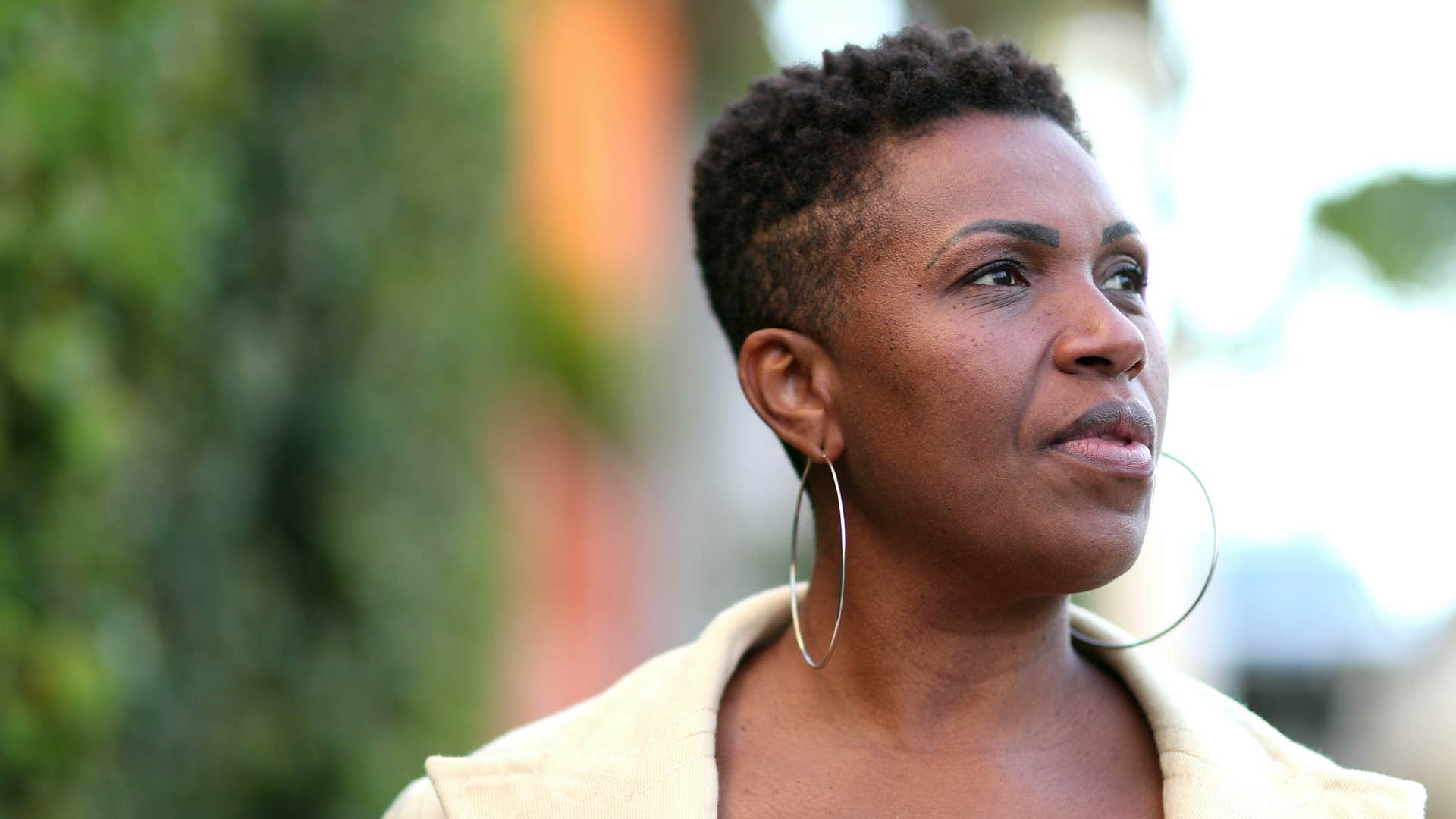 woman looking back on the past but not getting stuck there