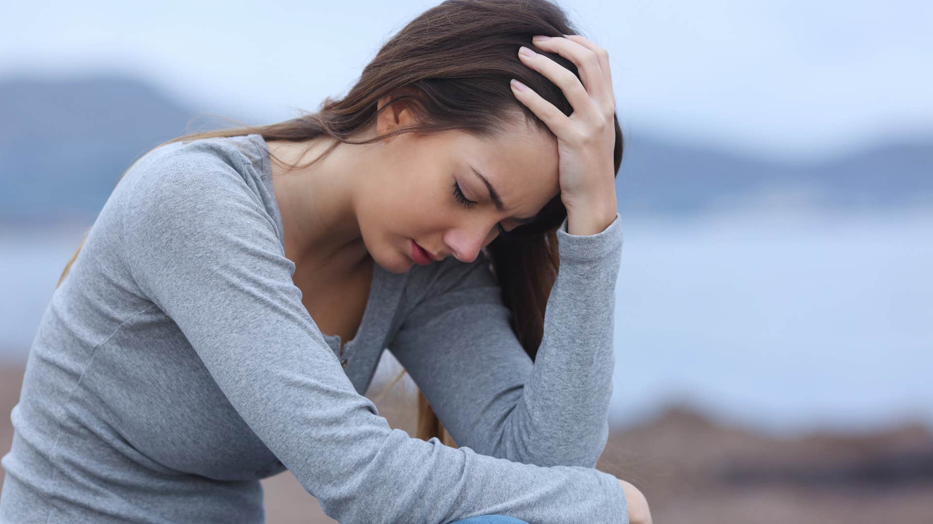 women who grew up with emotionally distant dads still struggle with uncomfortable with vulnerability