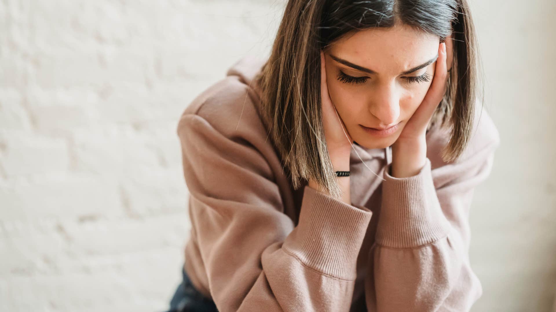 women who grew up with emotionally distant dads still struggle with fear of rejection
