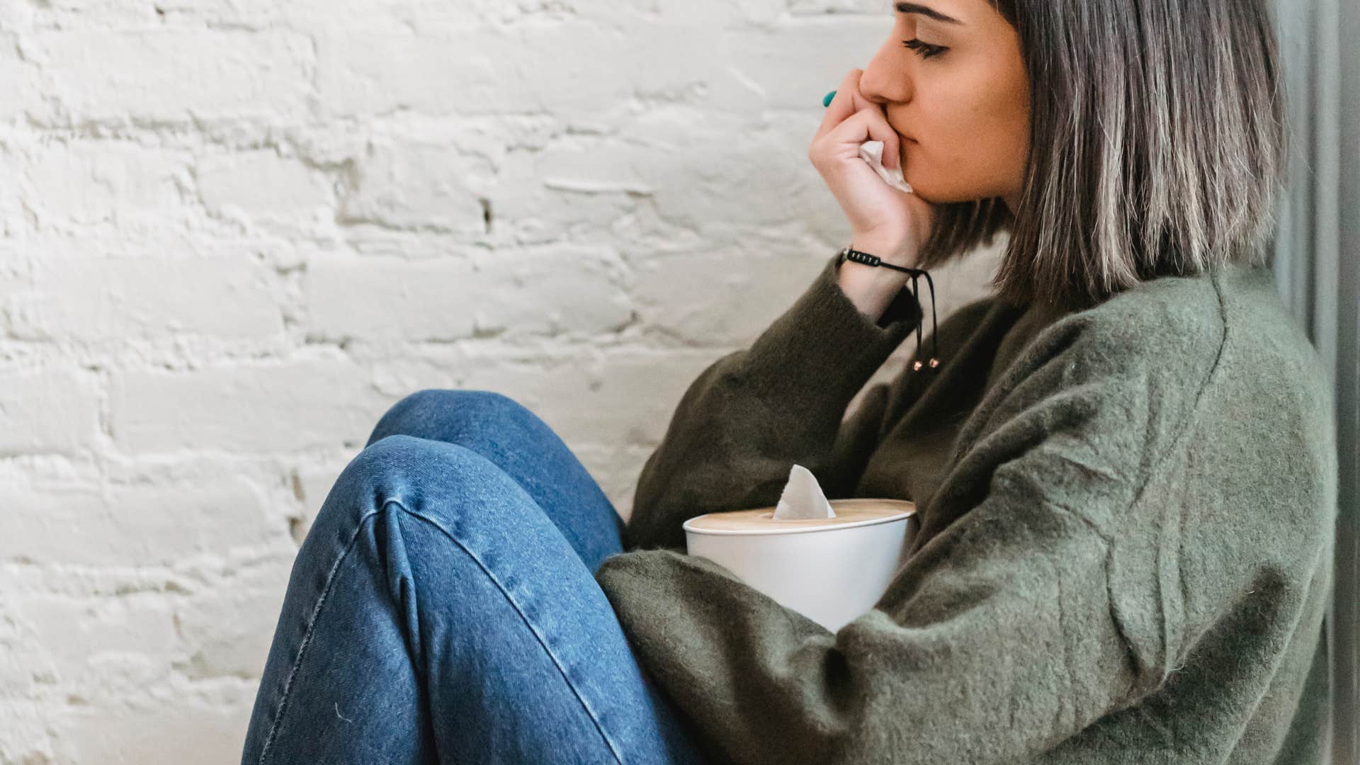 women who grew up with emotionally distant dads still struggle with hyper-dependent or over independent