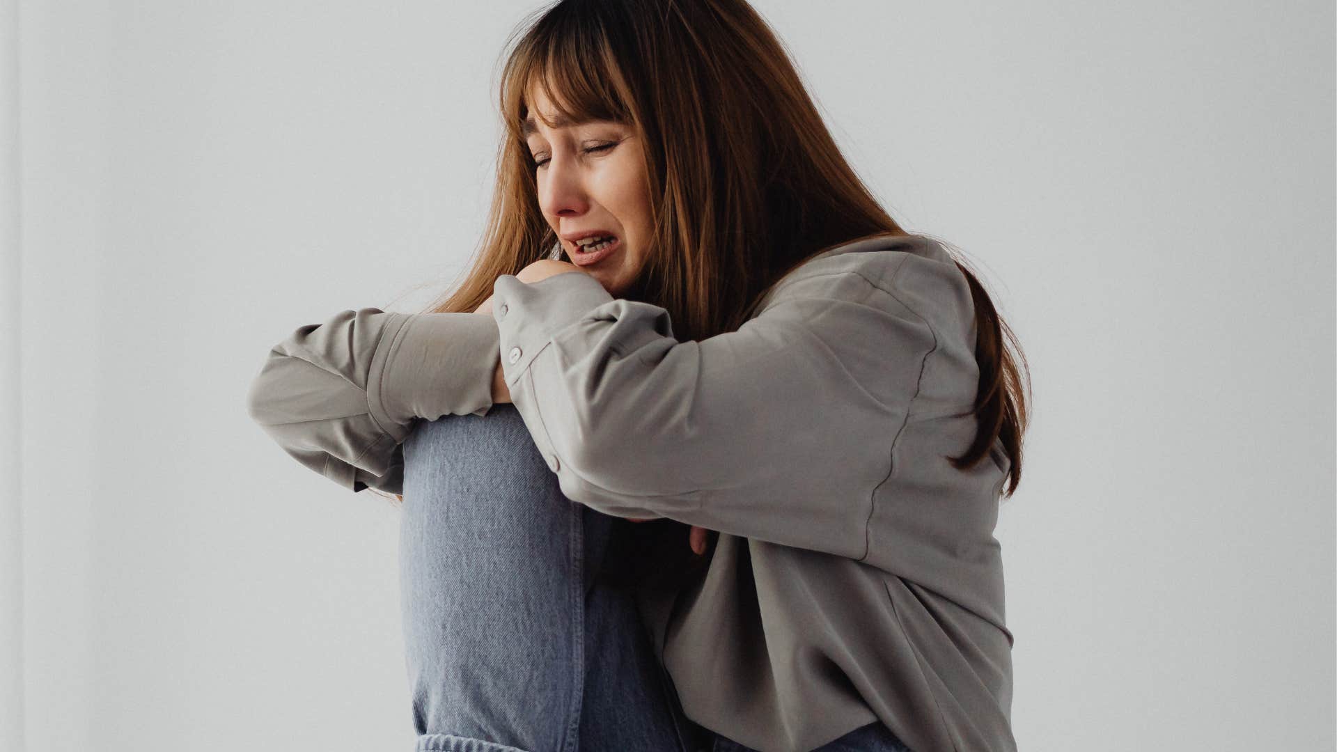 women who grew up with emotionally distant dads still struggle with keeping emotions under control
